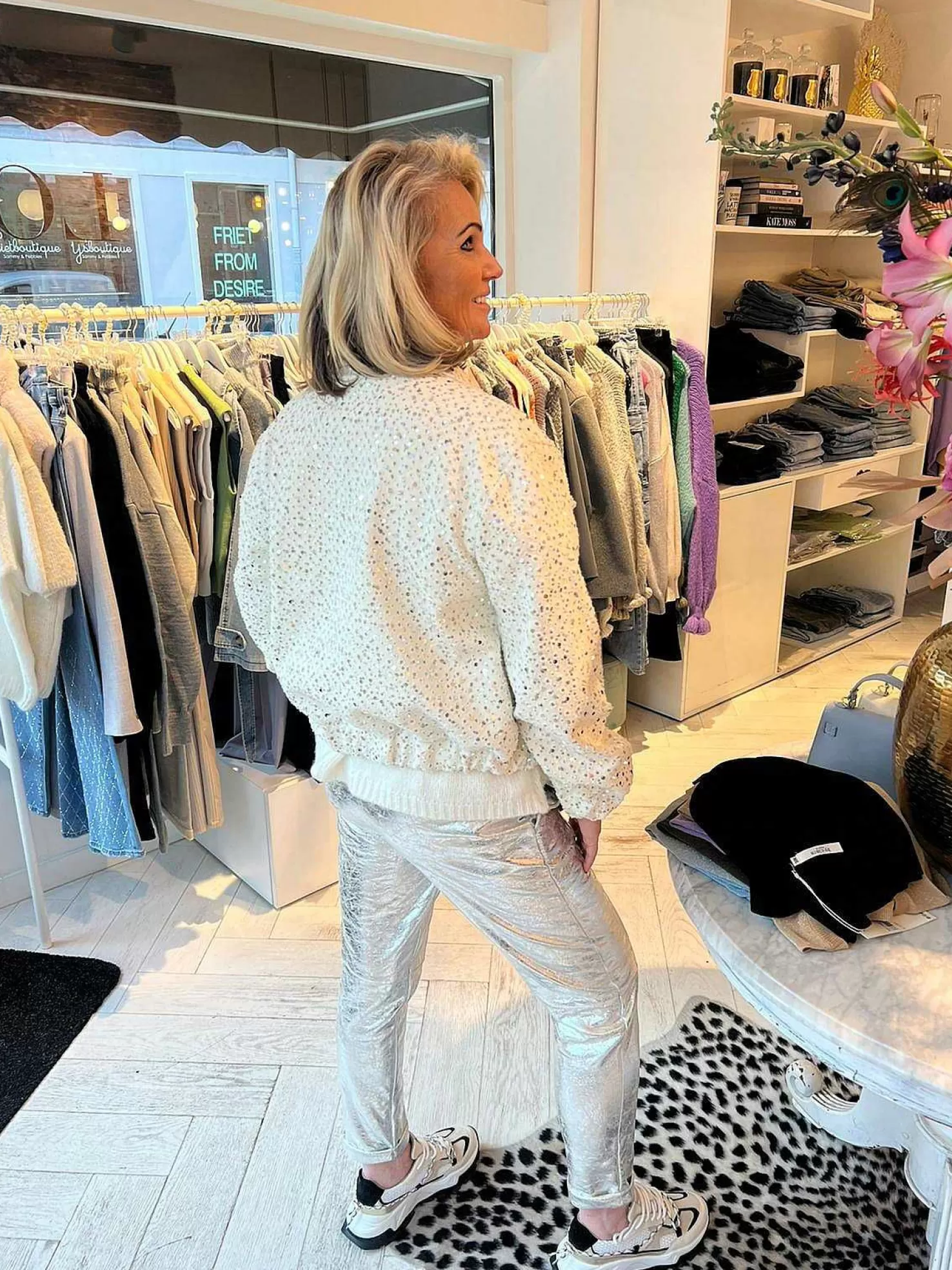 LOF Boutique Jassen>Alison Sequin Jacket Beige