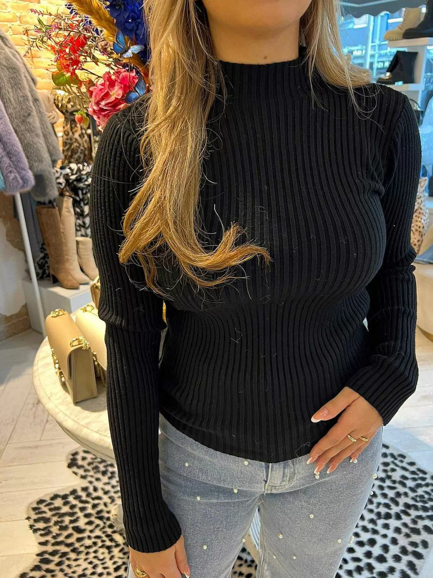 LOF Boutique Tops & Blousjes>Big Ribbed Col Top Black