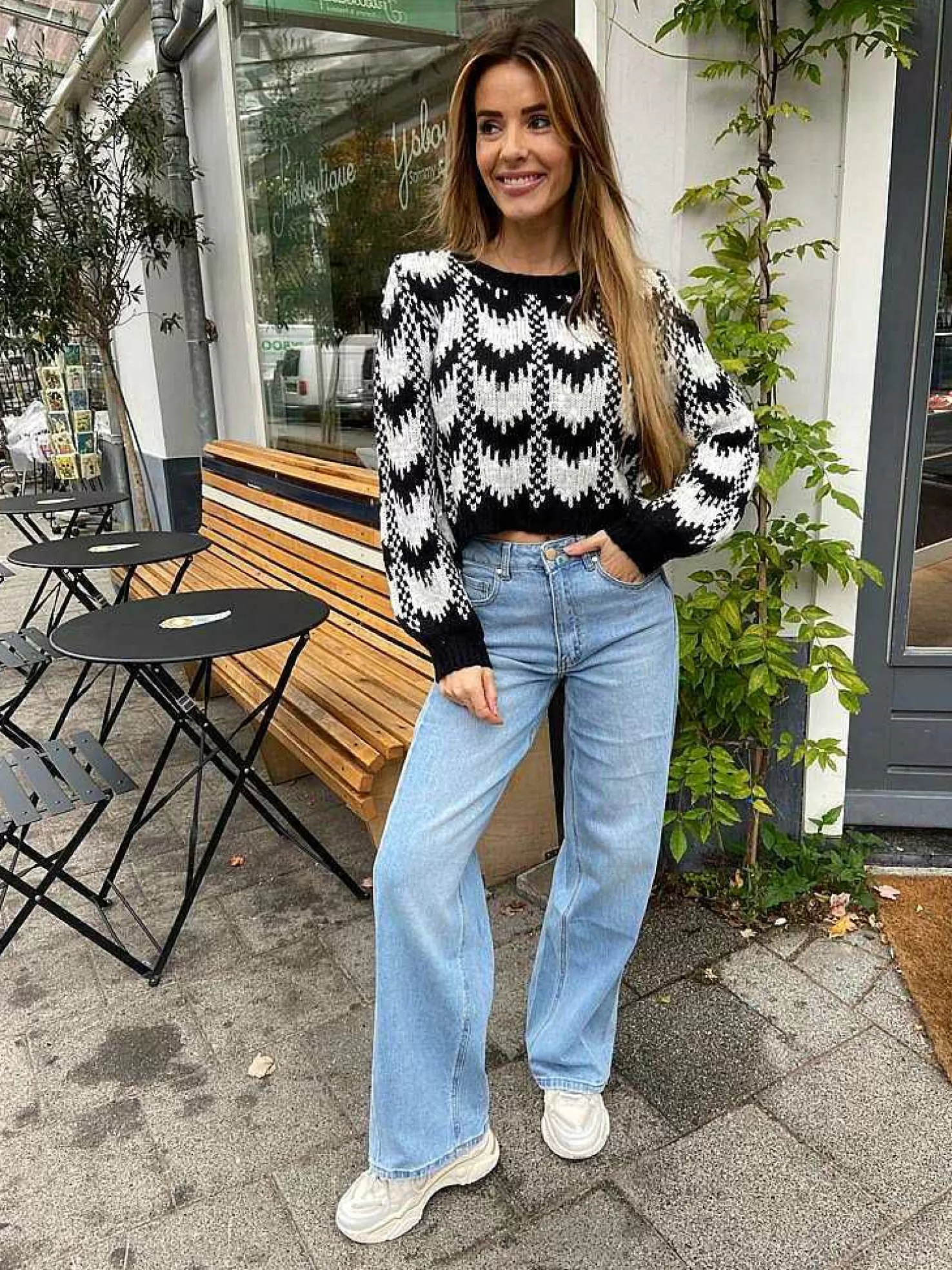 LOF Boutique Truien>Cropped Knitted Sequin Sweater Black & White
