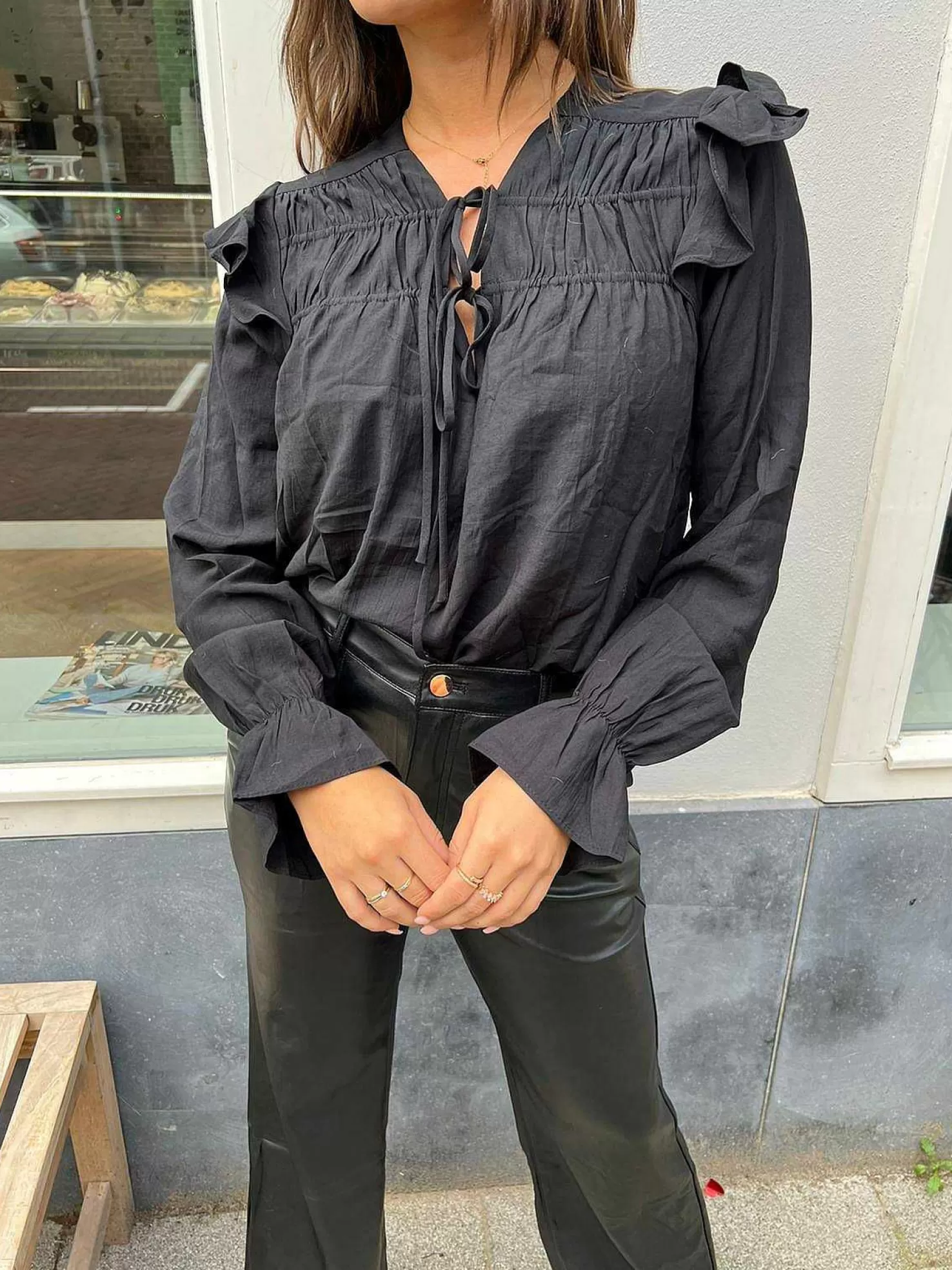 LOF Boutique Tops & Blousjes>Daphne Ruffle Blouse Black