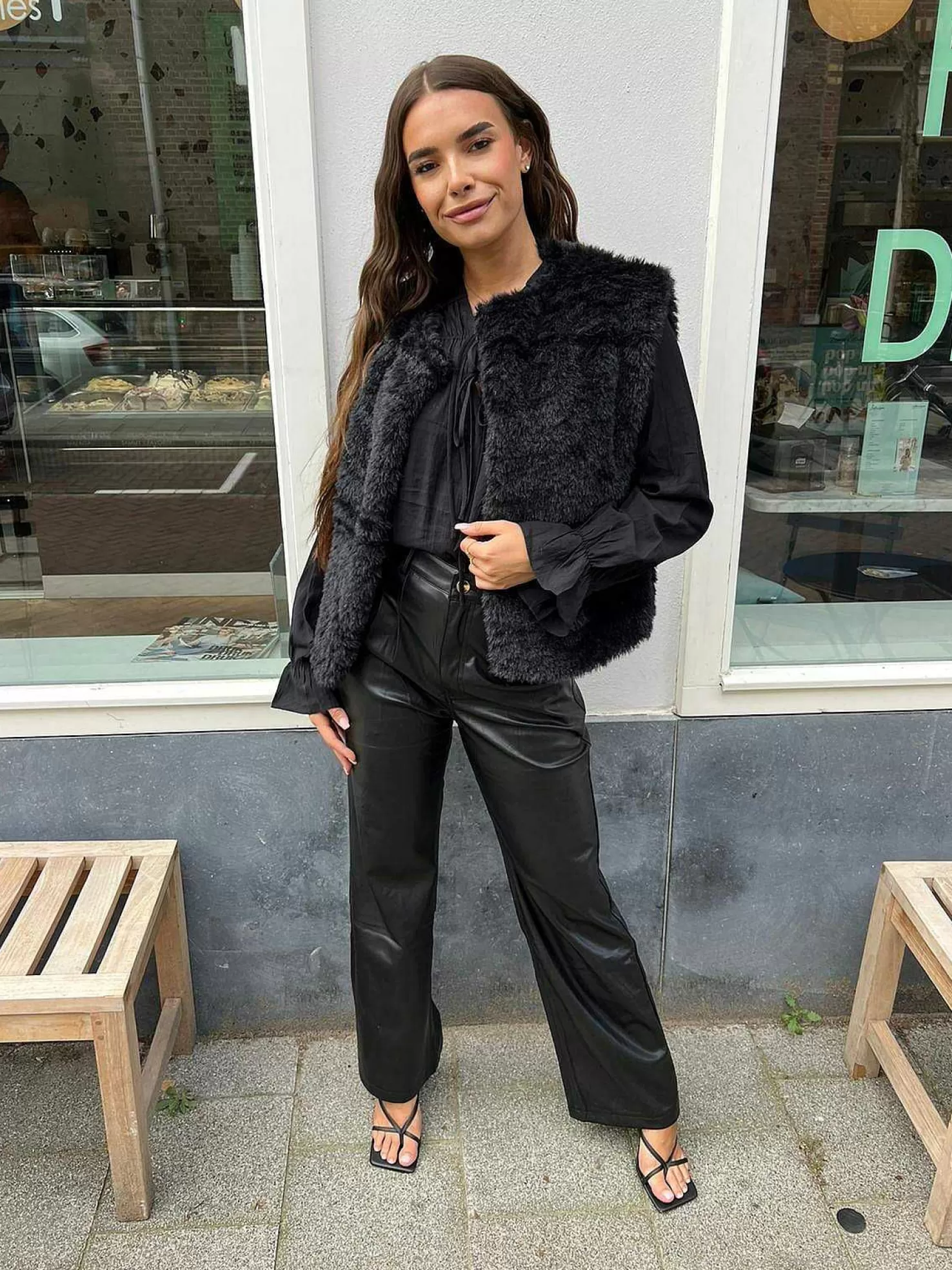 LOF Boutique Tops & Blousjes>Daphne Ruffle Blouse Black