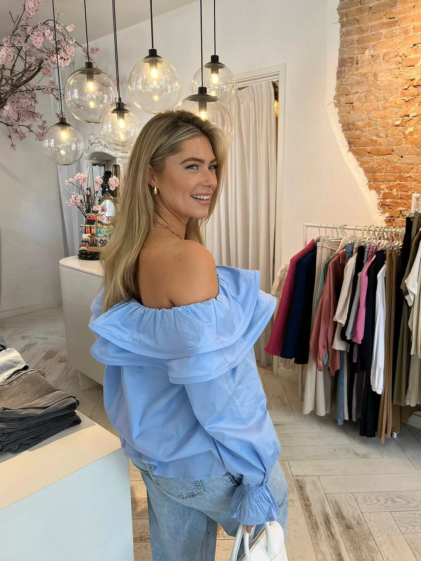 LOF Boutique Tops & Blousjes>Elena Off Shoulder Ruffle Blouse Baby Blue