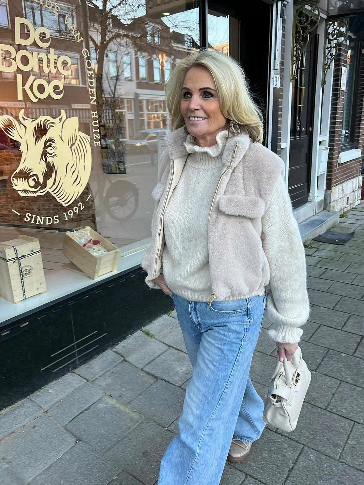 LOF Boutique Gilets>Faux Fur Gilet Beige