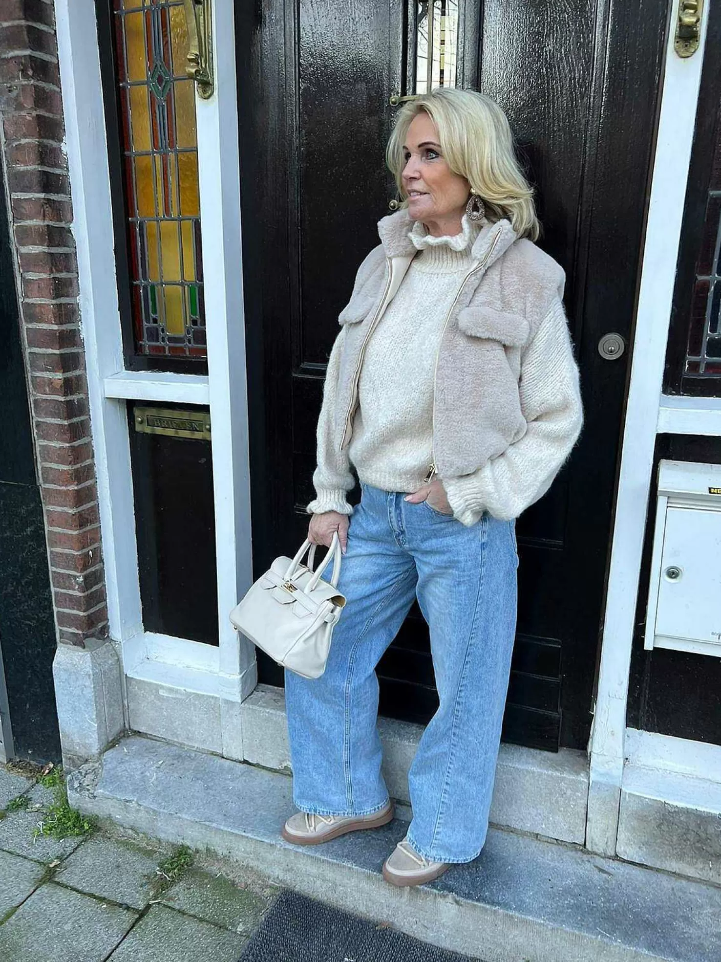 LOF Boutique Gilets>Faux Fur Gilet Beige
