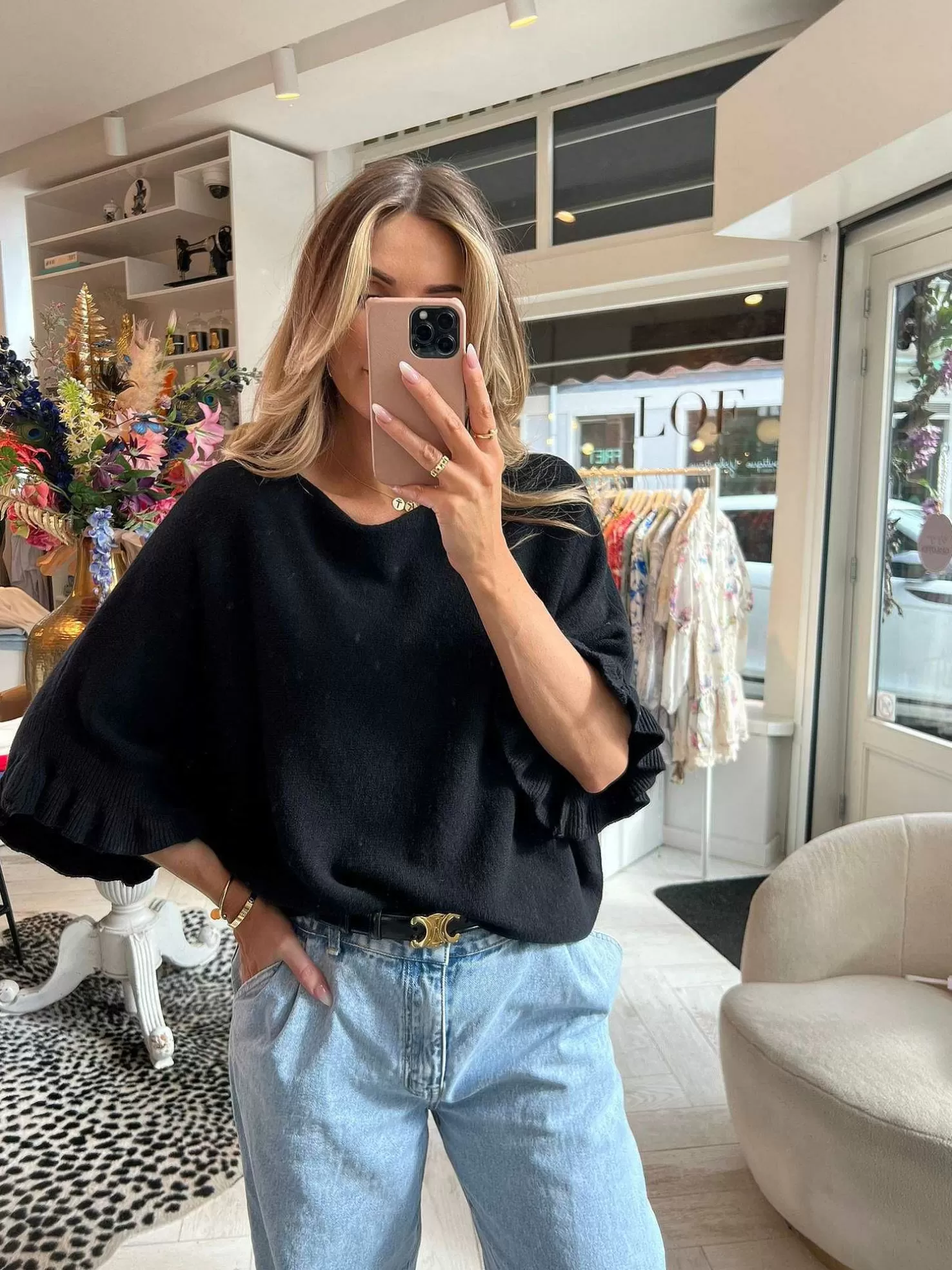 LOF Boutique Tops & Blousjes>Fien Short Sleeve Ruffle Top Black
