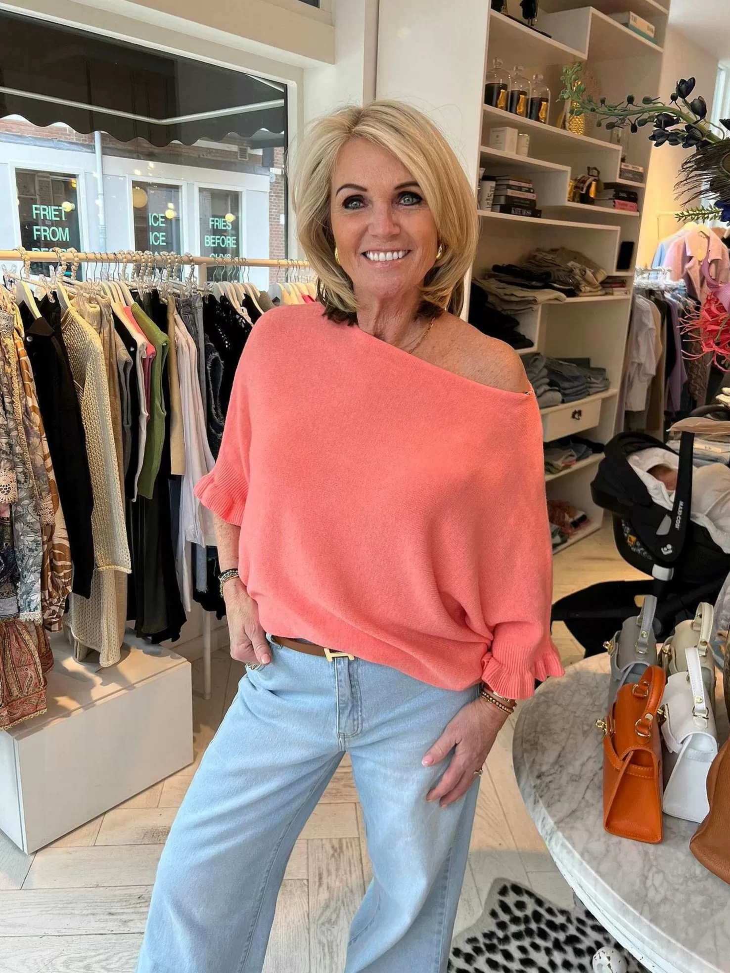 LOF Boutique Tops & Blousjes>Fien Short Sleeve Ruffle Top Coral