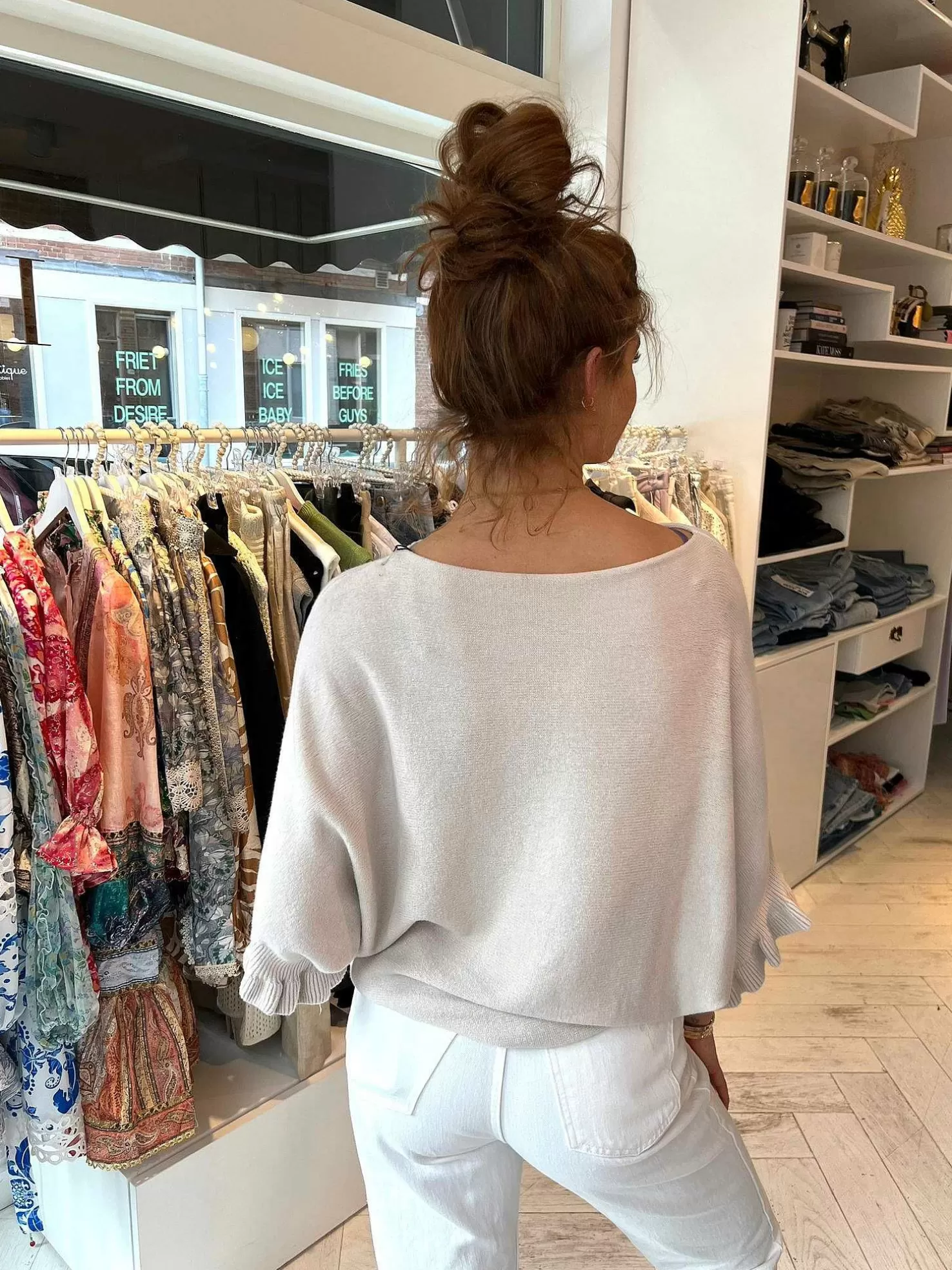 LOF Boutique Tops & Blousjes>Fien Short Sleeve Ruffle Top Light Beige
