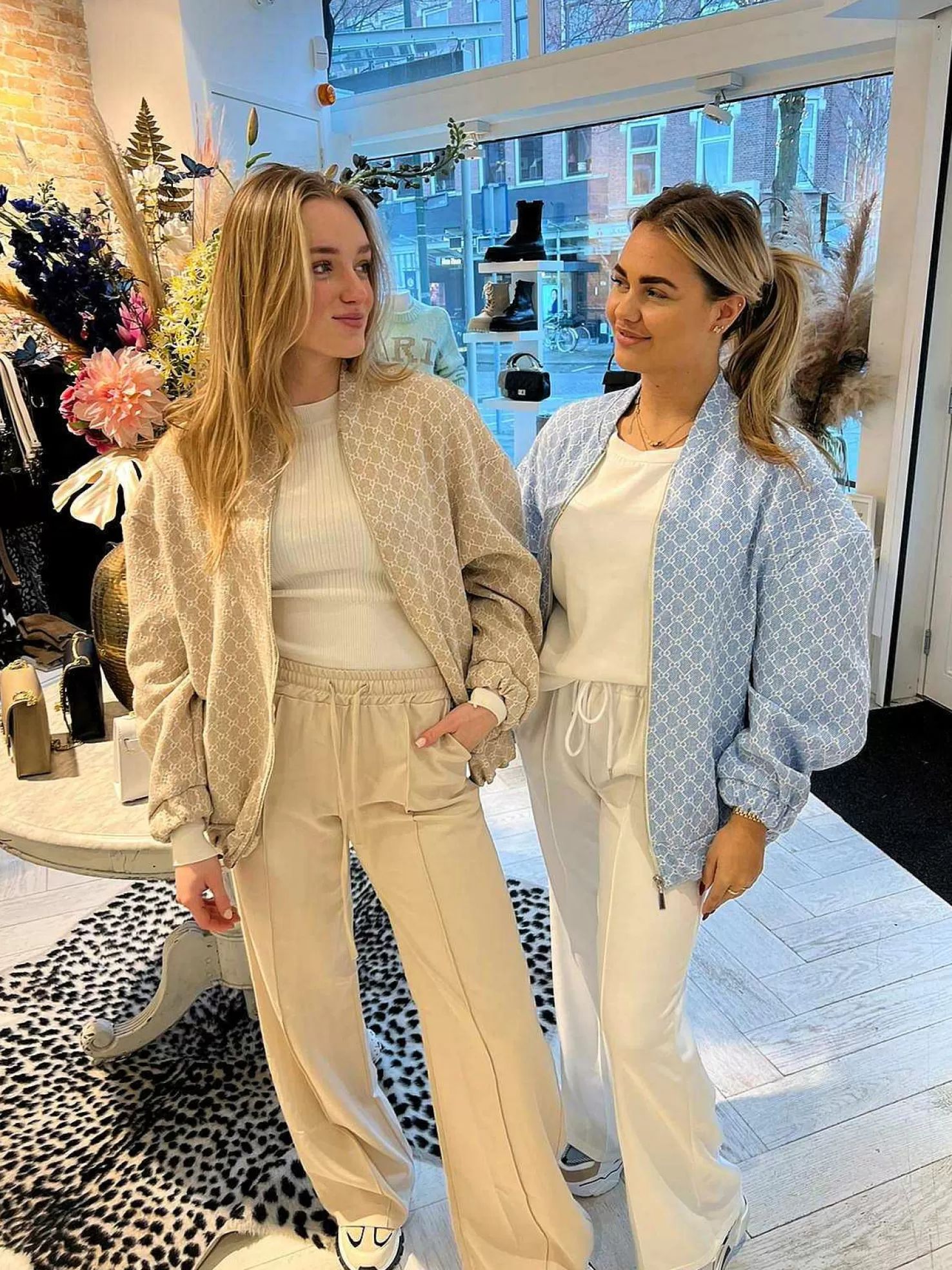 LOF Boutique Jassen>Inspired Bomber Jacket Beige