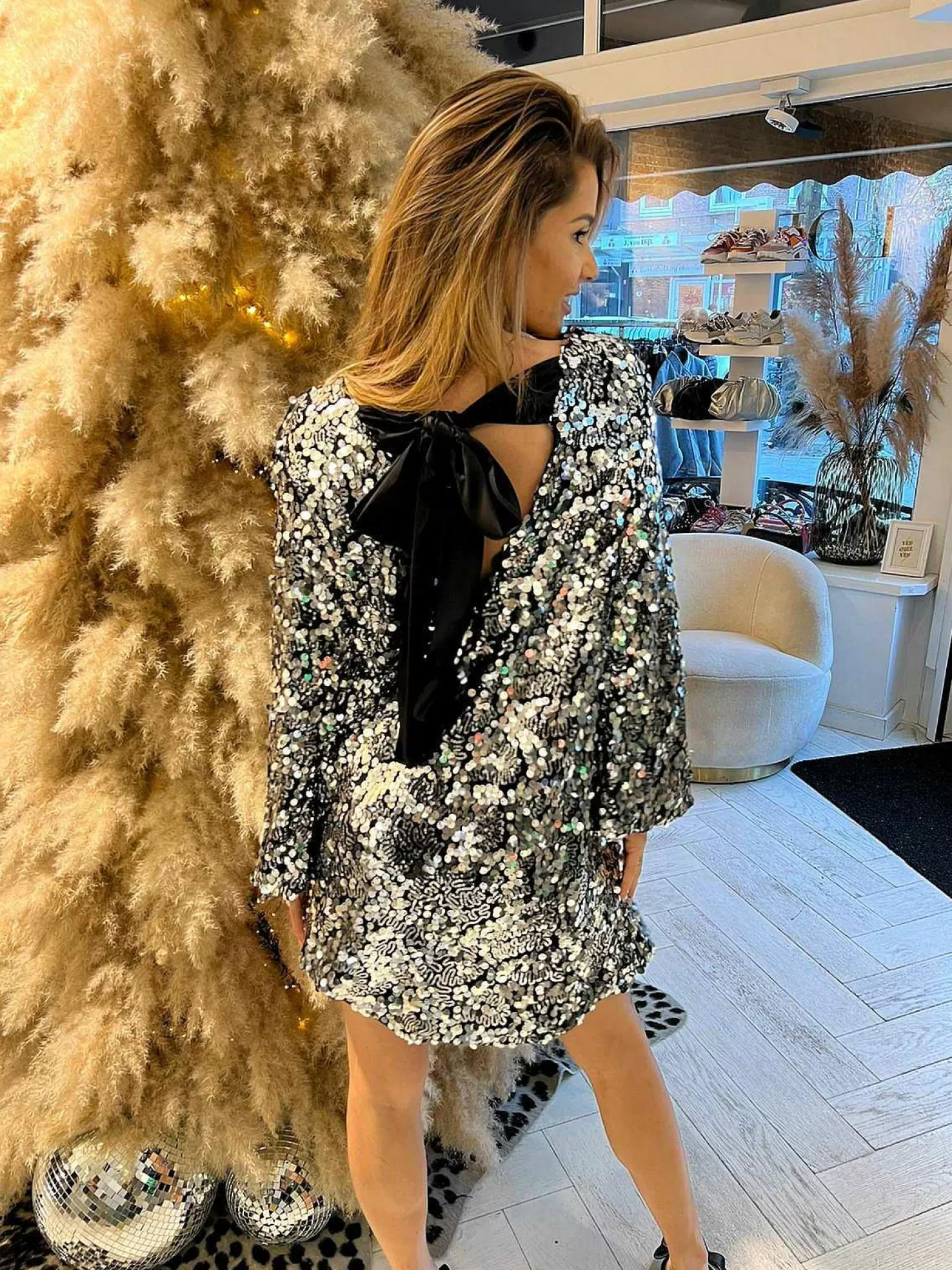 LOF Boutique Jurken>Jada Sequin Bow Dress Silver