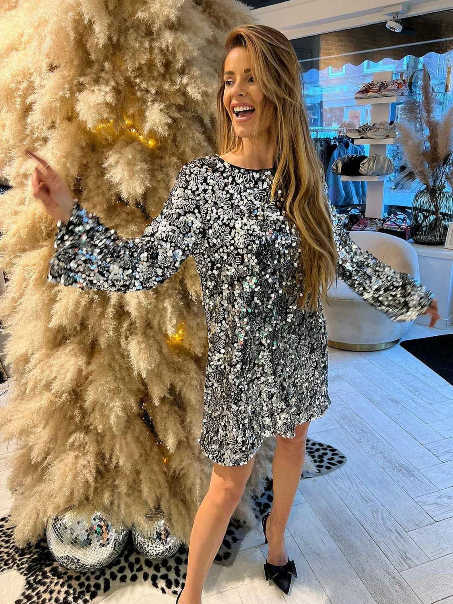 LOF Boutique Jurken>Jada Sequin Bow Dress Silver