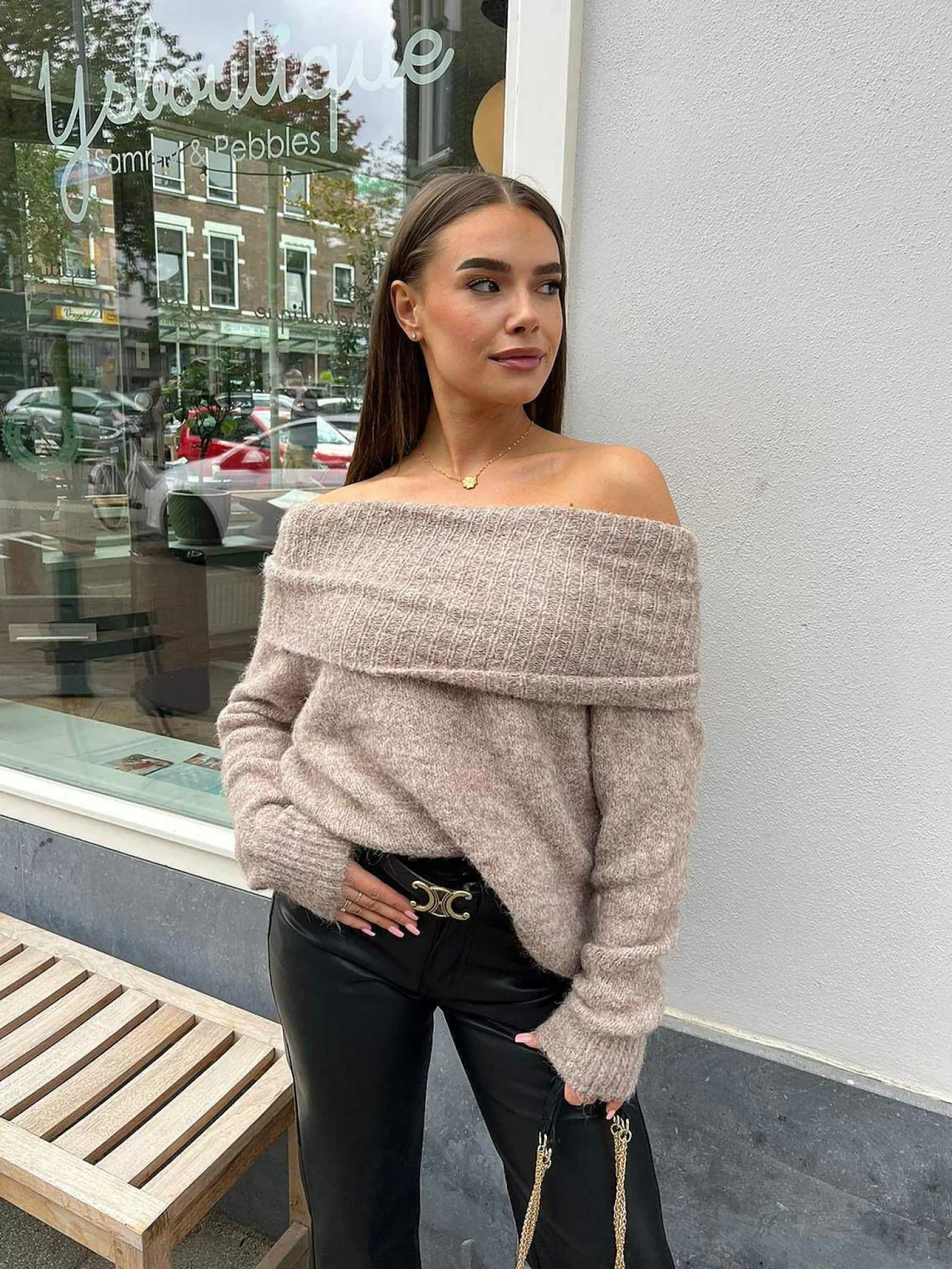 LOF Boutique Truien>Juliette Off Shoulder Sweater Taupe