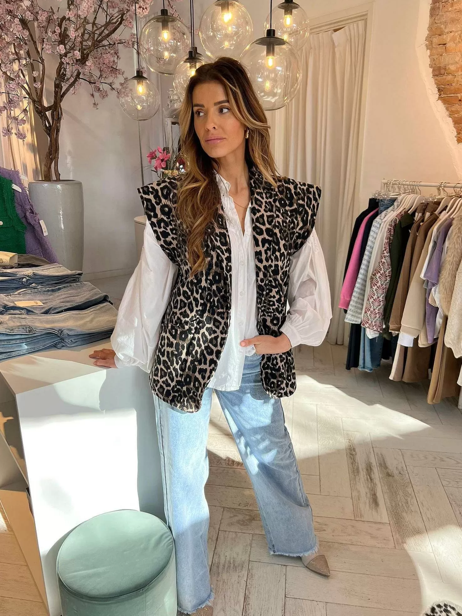 LOF Boutique Gilets>Leo Cap Sleeve Gilet