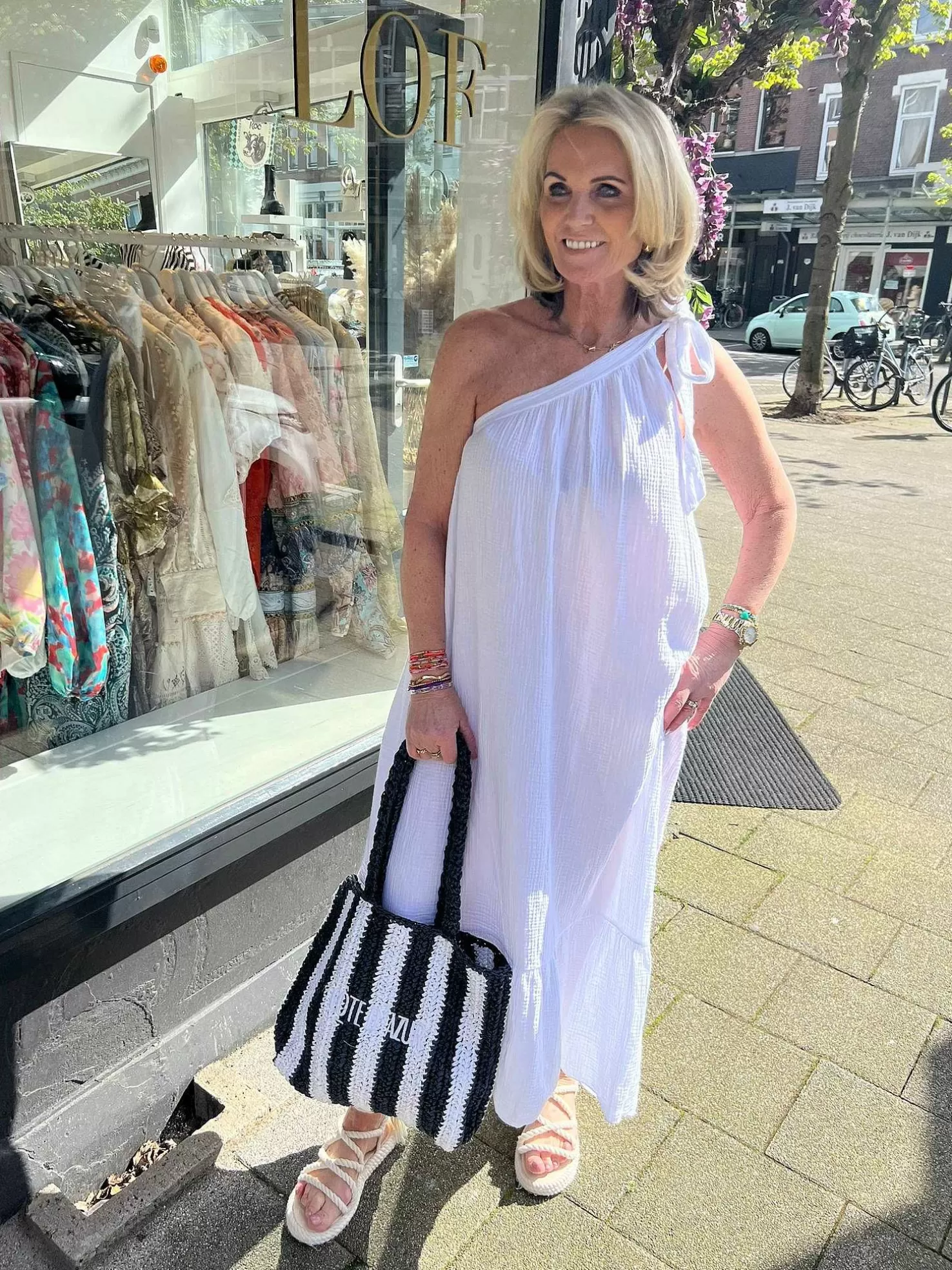 LOF Boutique Jurken>Lily One Shoulder Mousseline Dress White