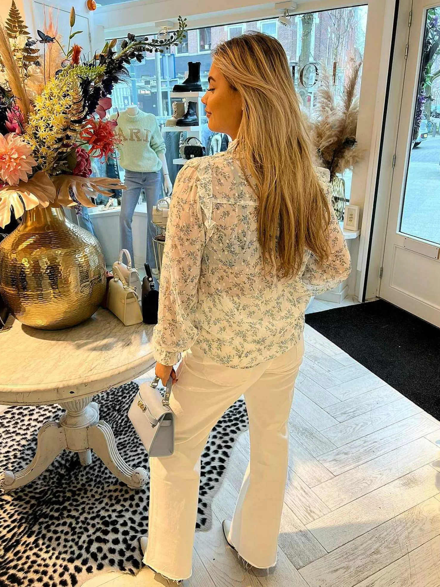 LOF Boutique Tops & Blousjes>Livia Flower Blouse Off White