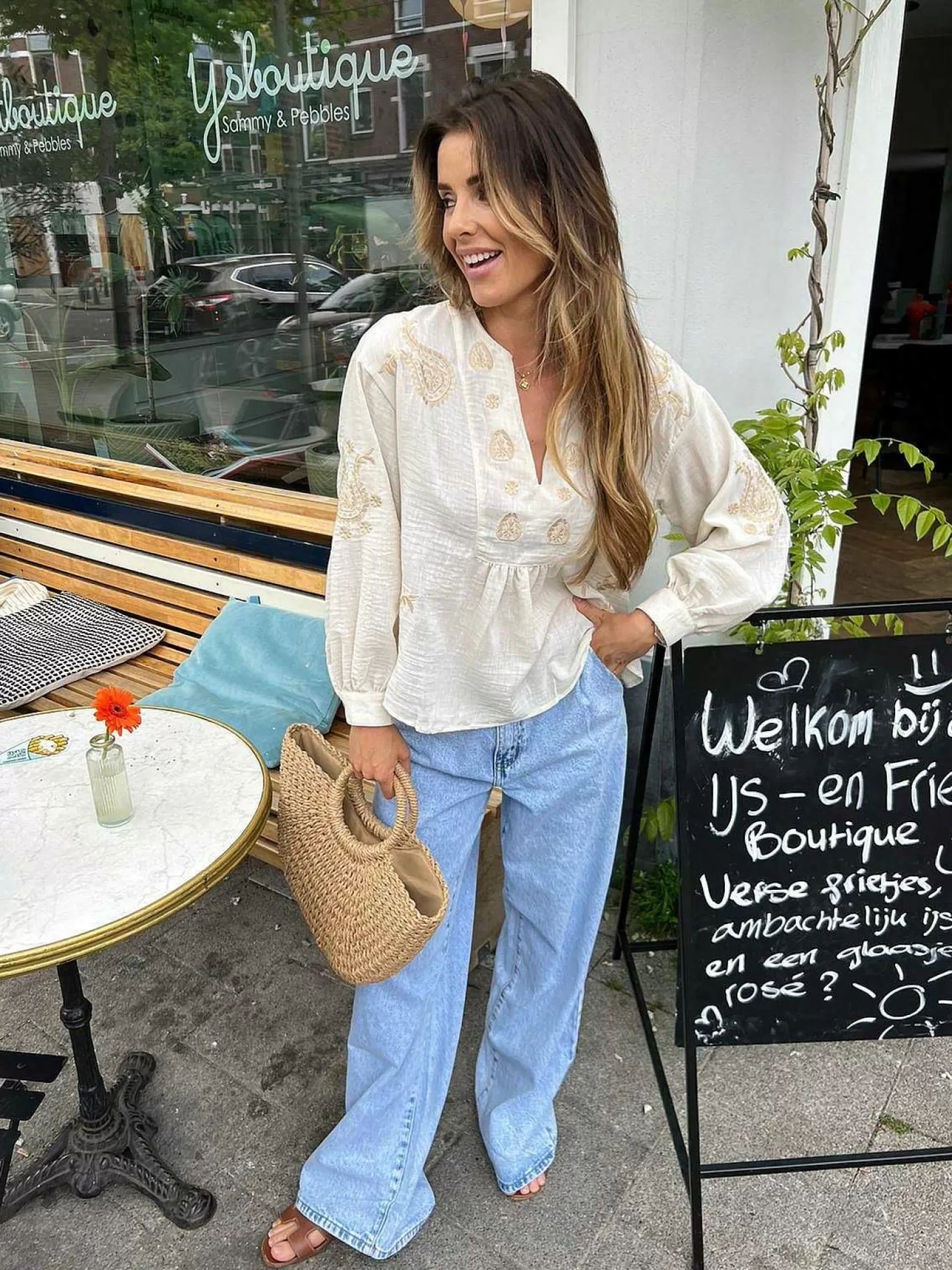 LOF Boutique Tops & Blousjes>Lola Broderie Blouse Beige