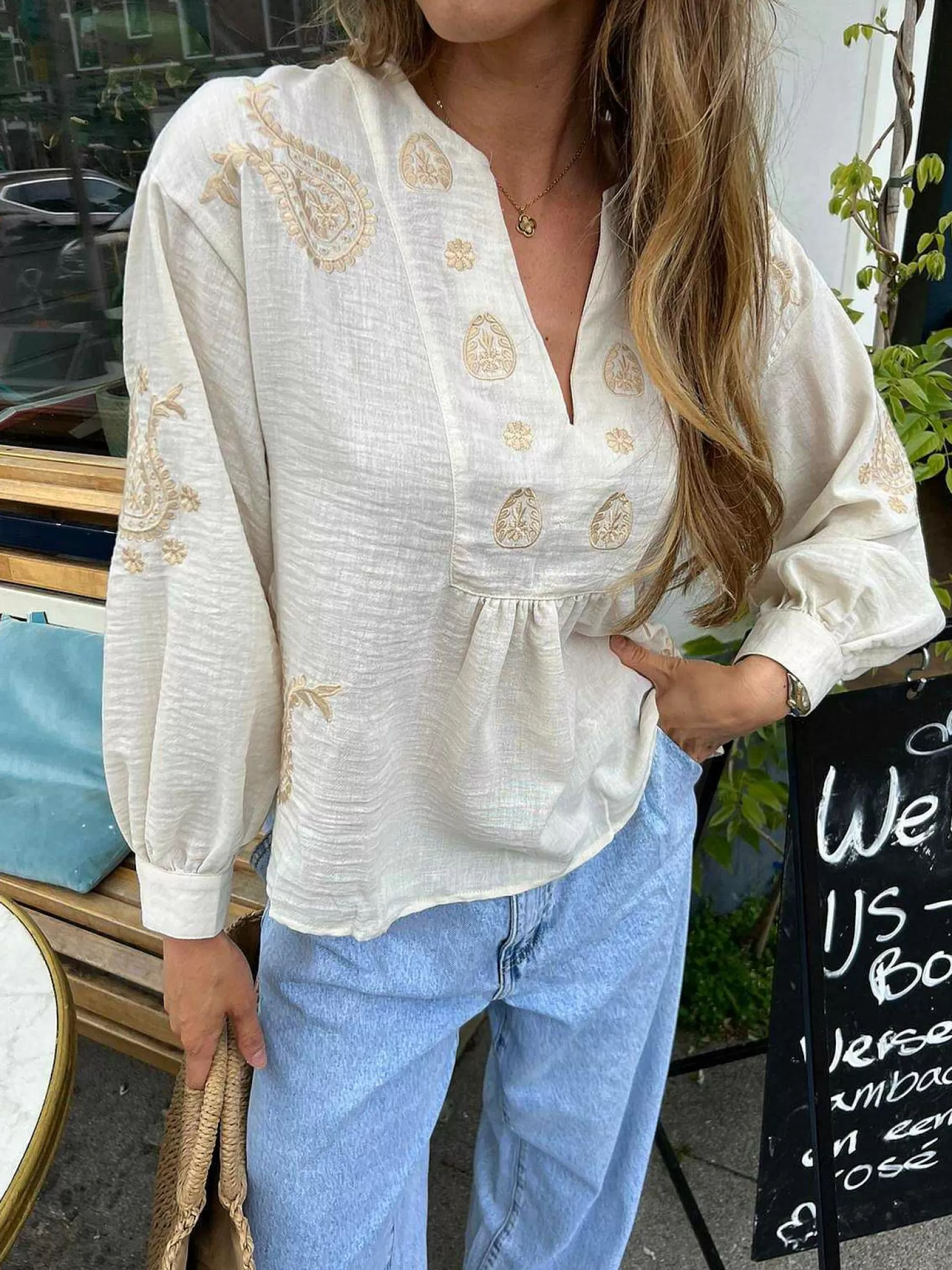 LOF Boutique Tops & Blousjes>Lola Broderie Blouse Beige
