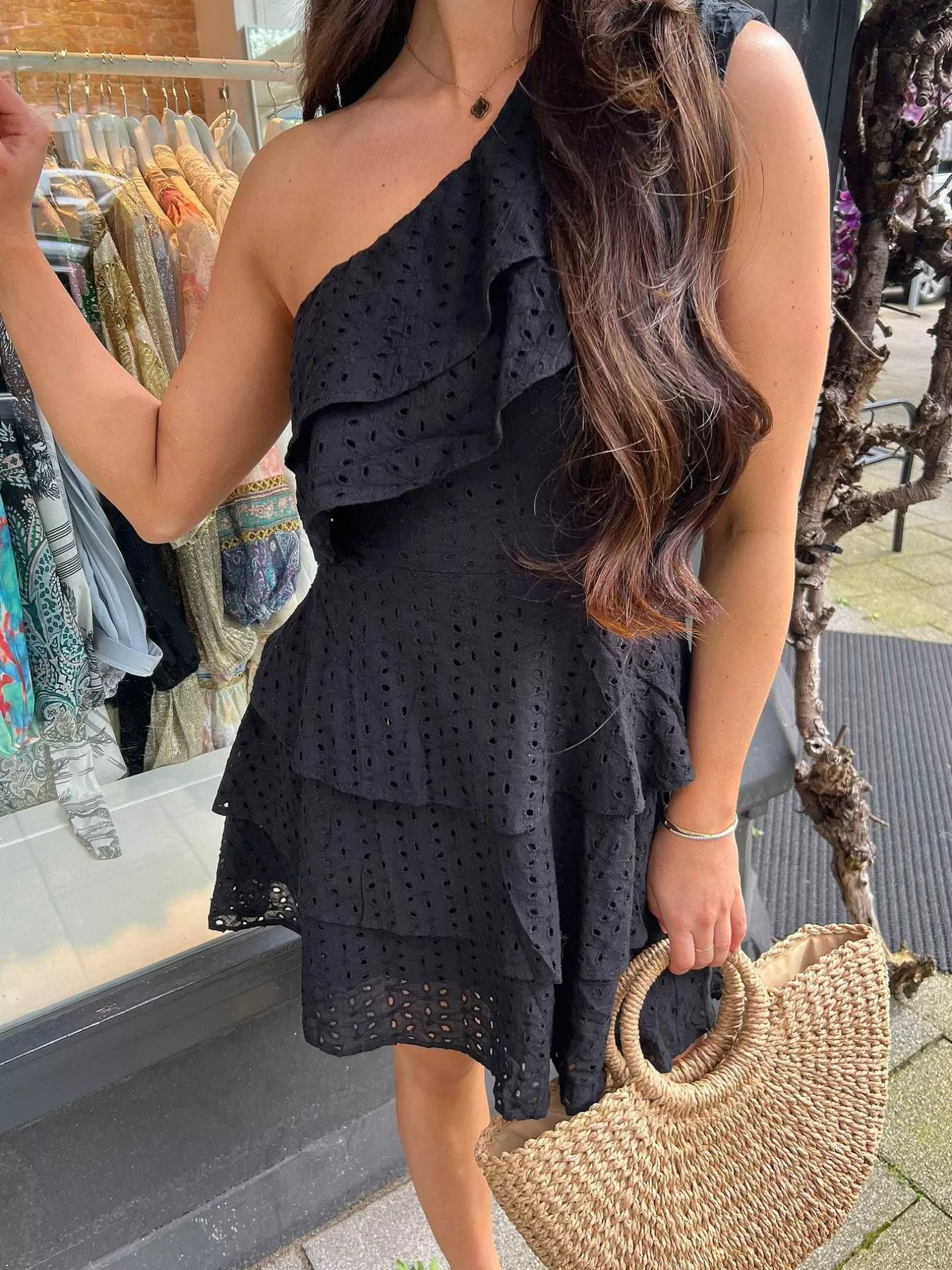 LOF Boutique Jurken>Luna Broderie One Shoulder Dress Black