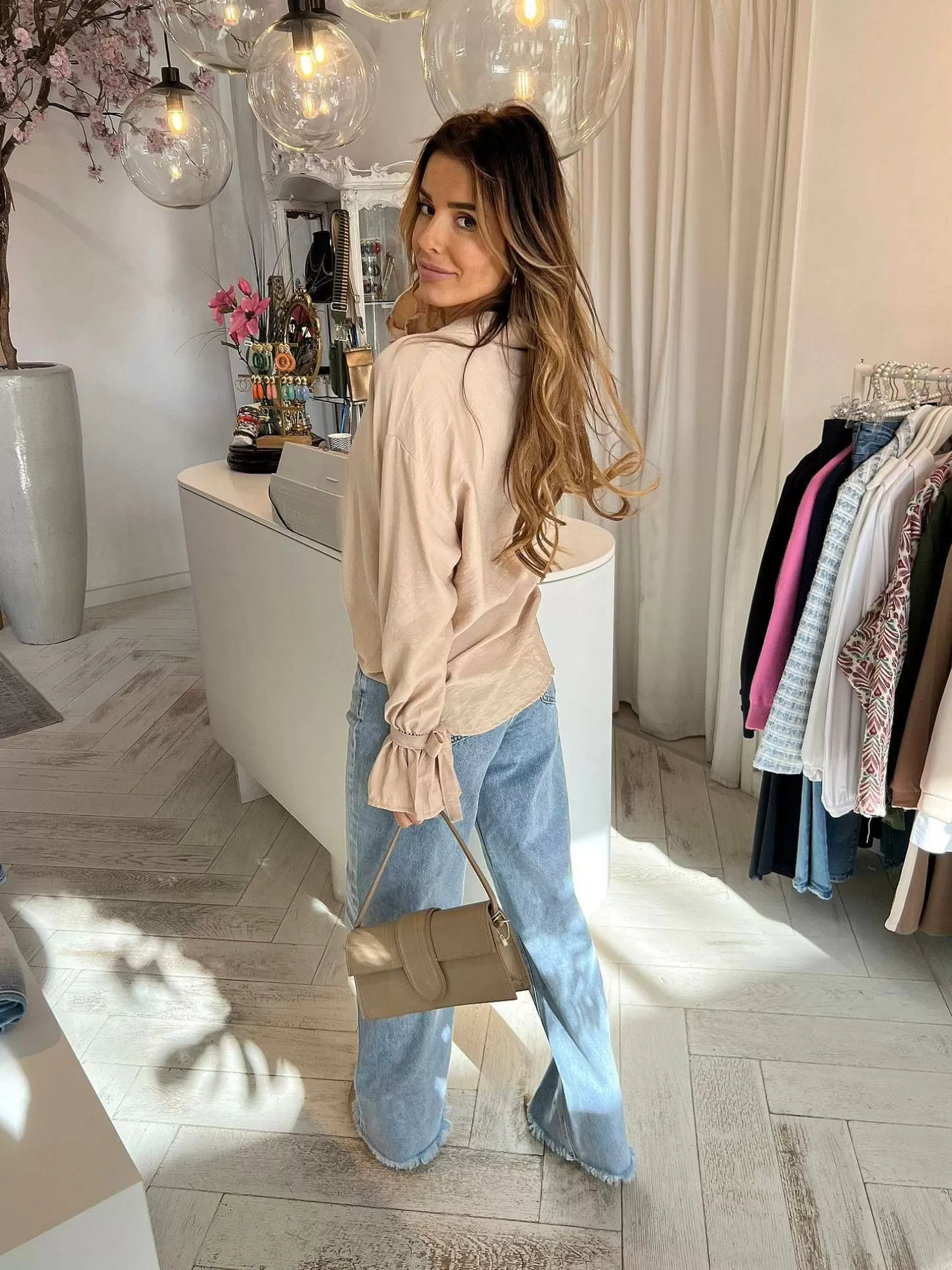 LOF Boutique Tops & Blousjes>Marloes Ruffle Sleeve Blouse Beige
