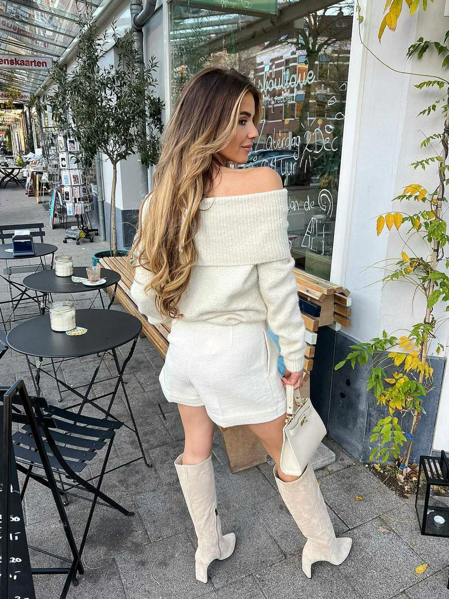 LOF Boutique Truien>Mia Off Shoulder Sweater Beige