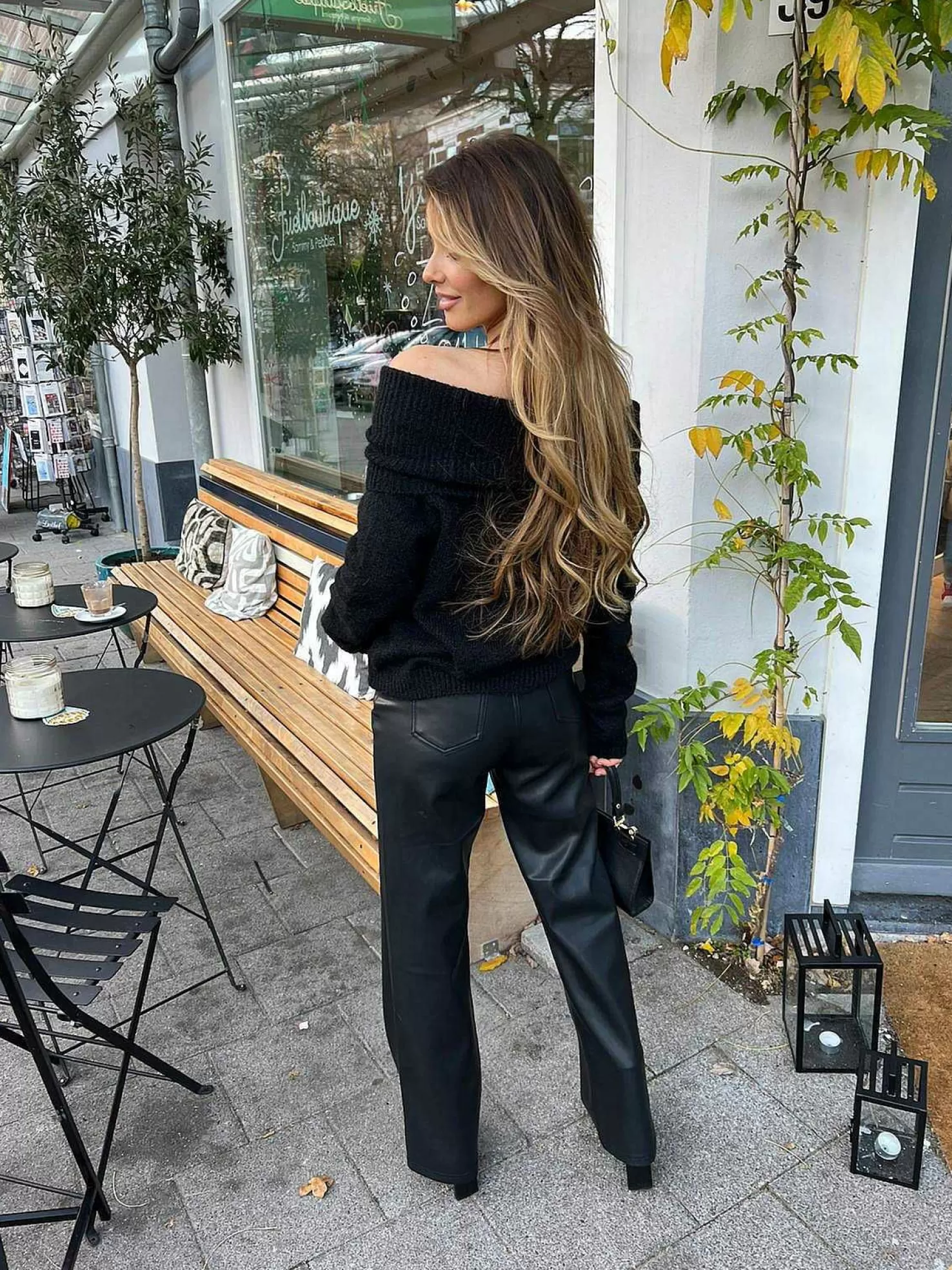 LOF Boutique Truien>Mia Off Shoulder Sweater Black
