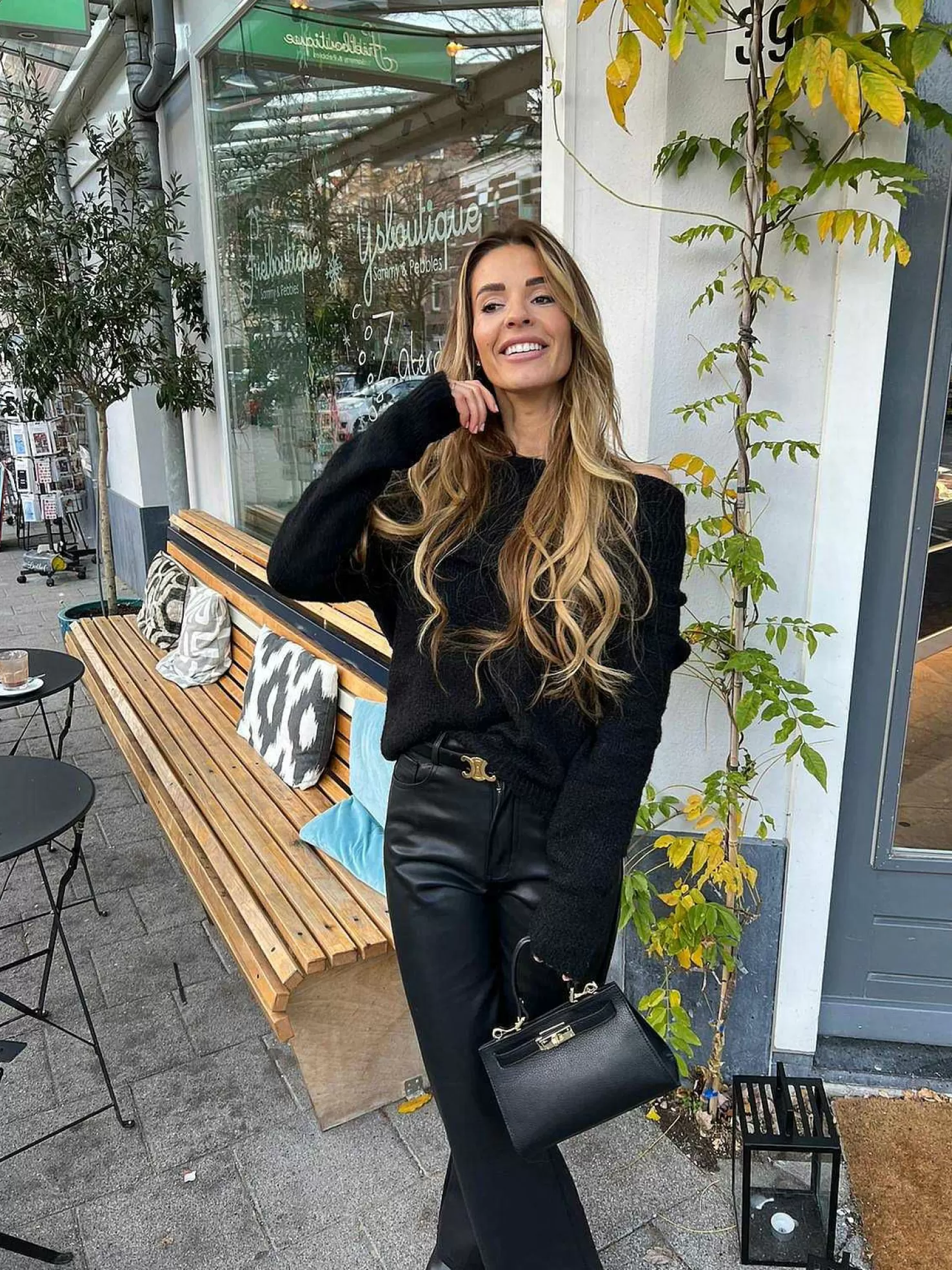 LOF Boutique Truien>Mia Off Shoulder Sweater Black