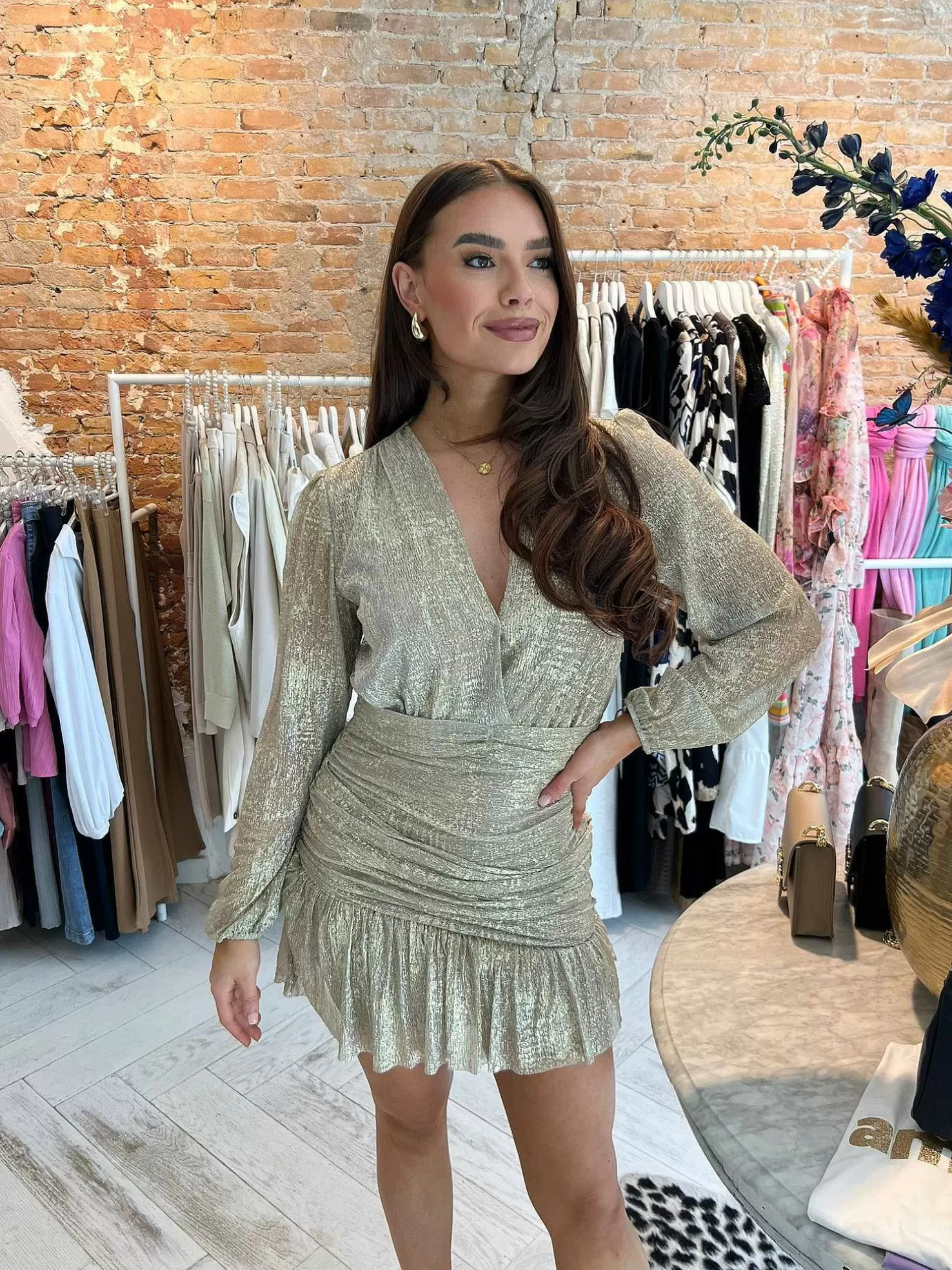 LOF Boutique Jurken>Nella Glitter Ruffle Dress Gold