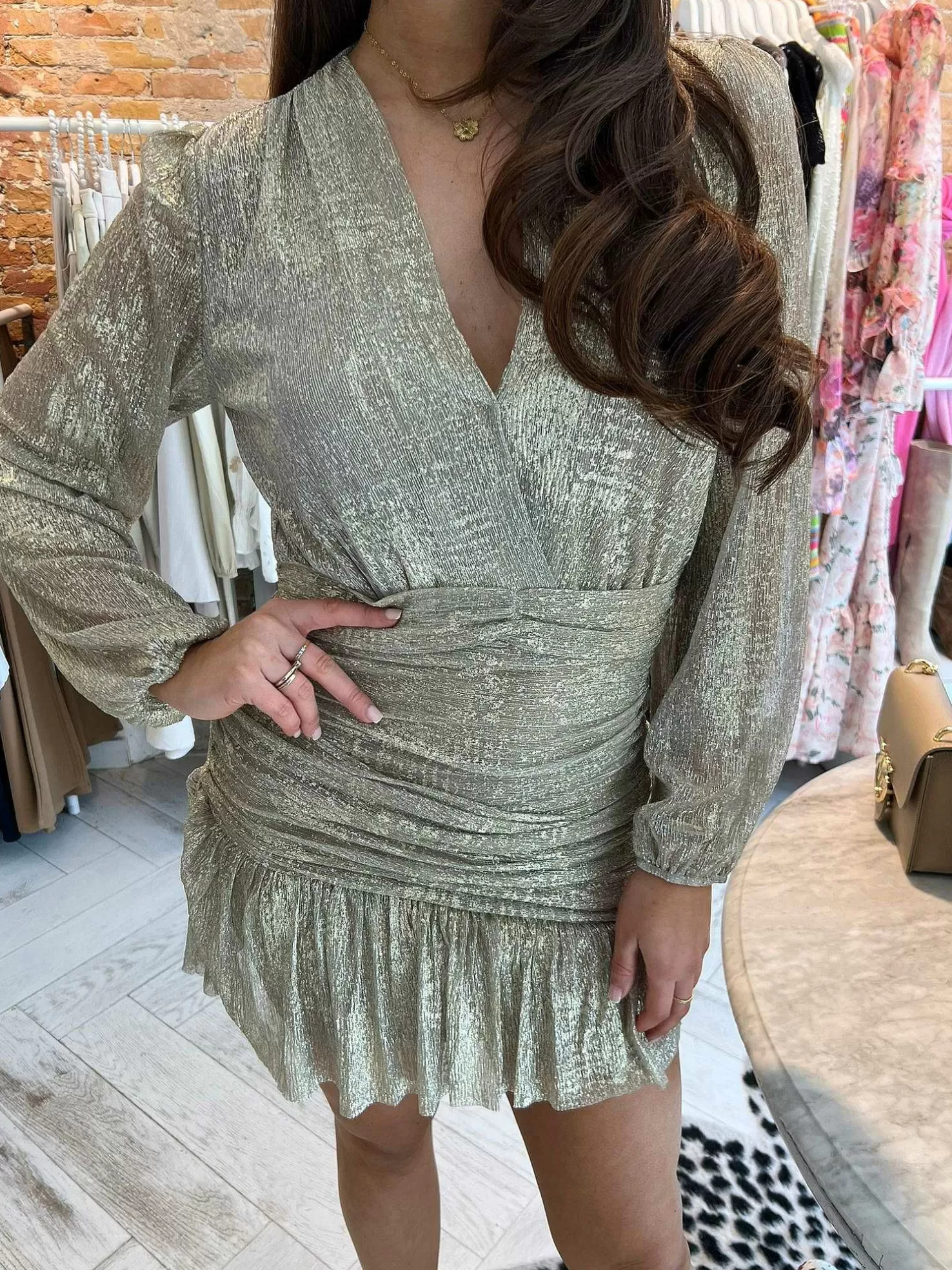 LOF Boutique Jurken>Nella Glitter Ruffle Dress Gold