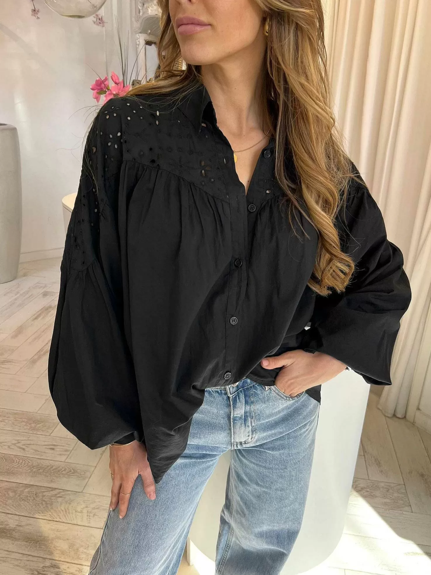 LOF Boutique Tops & Blousjes>Noah Broderie Blouse Black