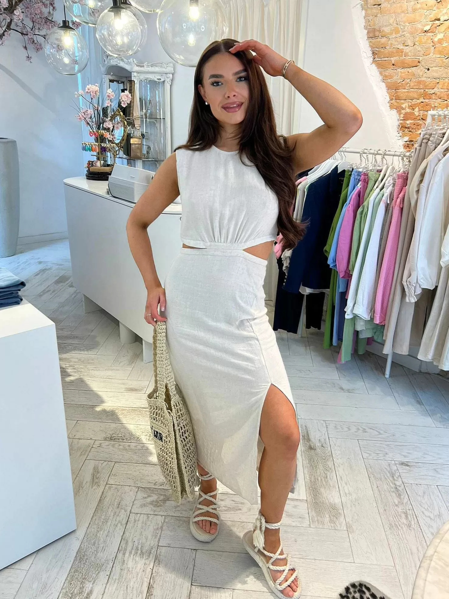 LOF Boutique Jurken>Noor Cut Out Linen Dress Beige