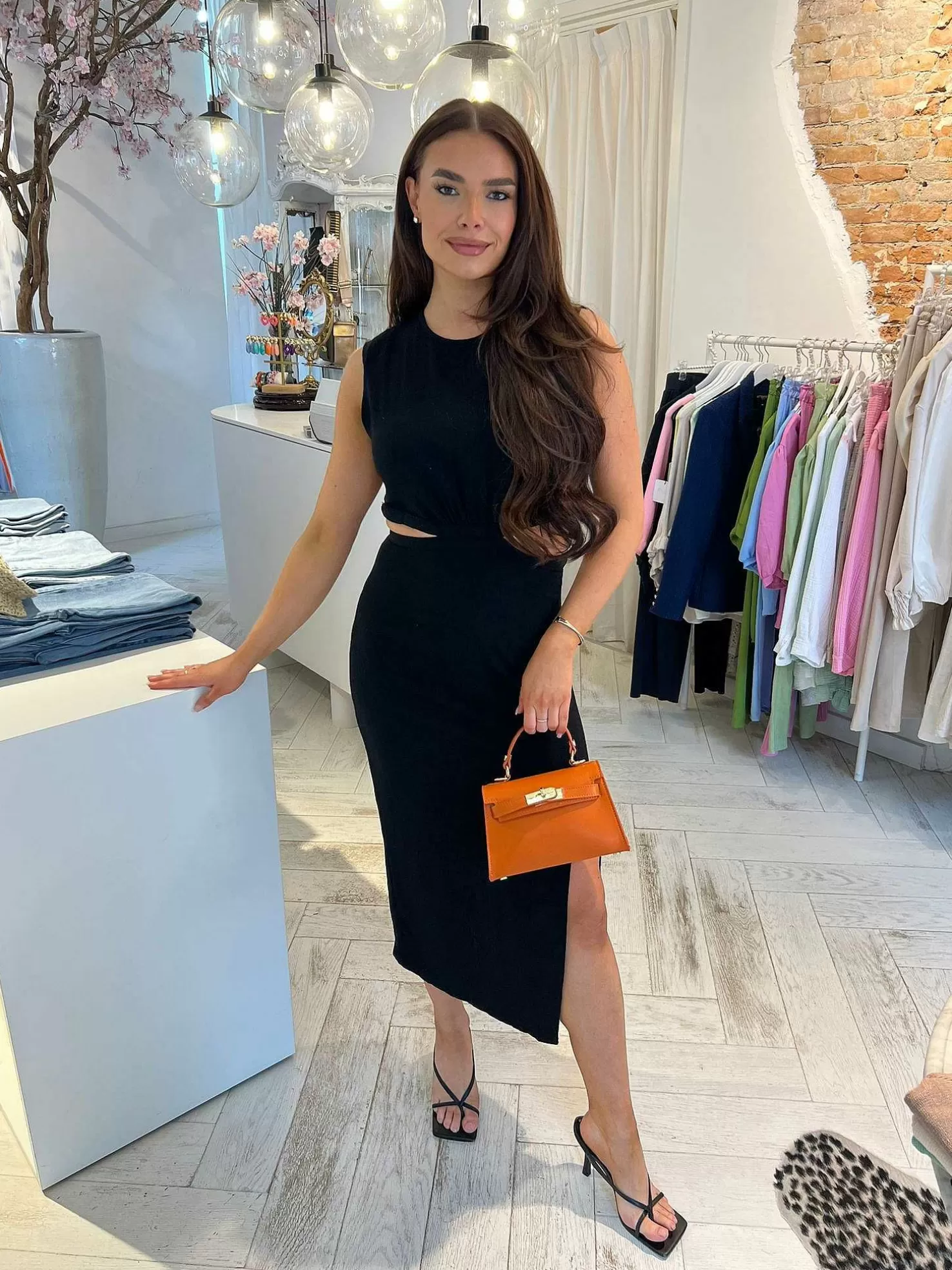 LOF Boutique Jurken>Noor Cut Out Linen Dress Black