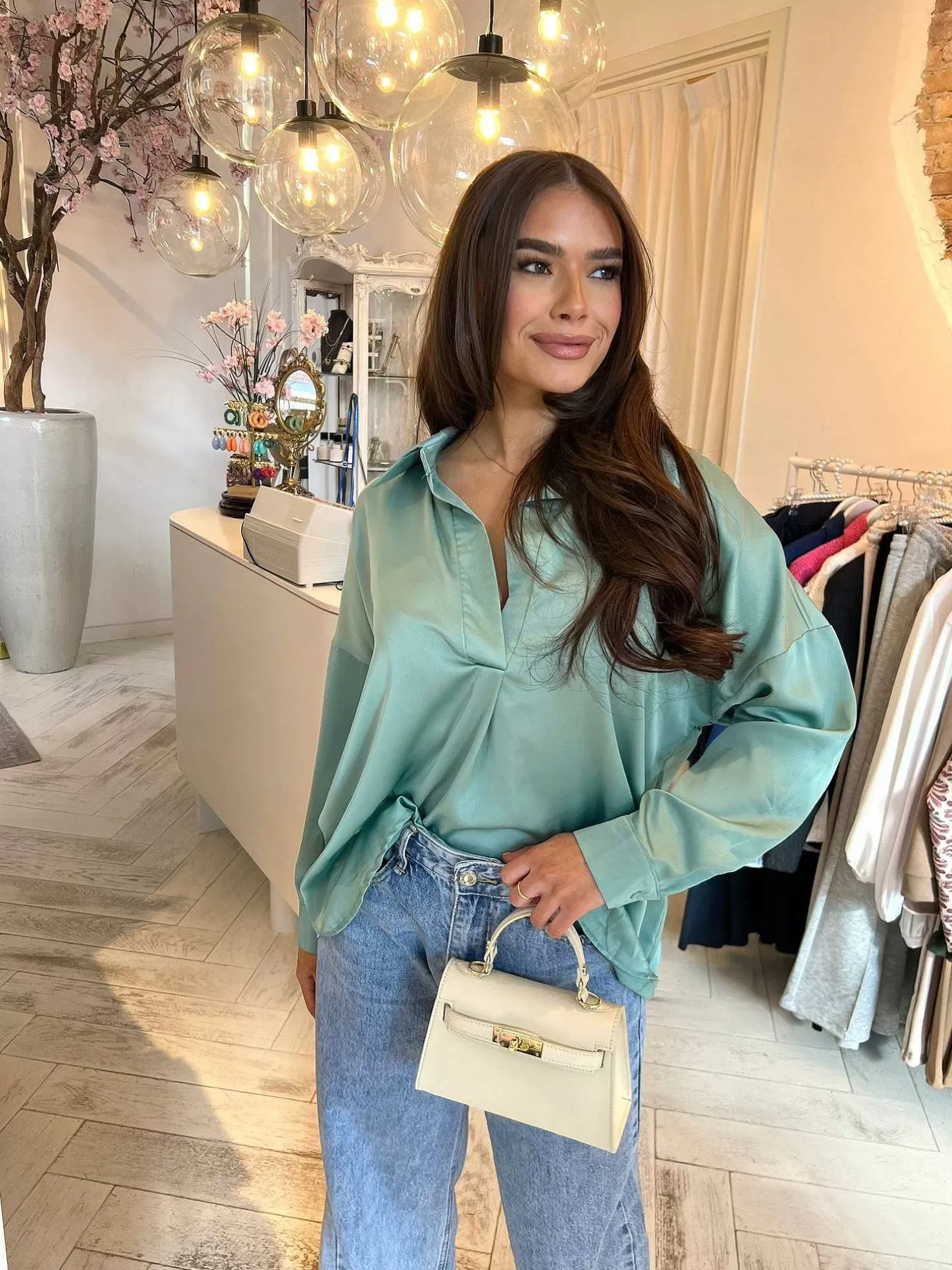 LOF Boutique Tops & Blousjes>Silky V Neck Blouse Mint