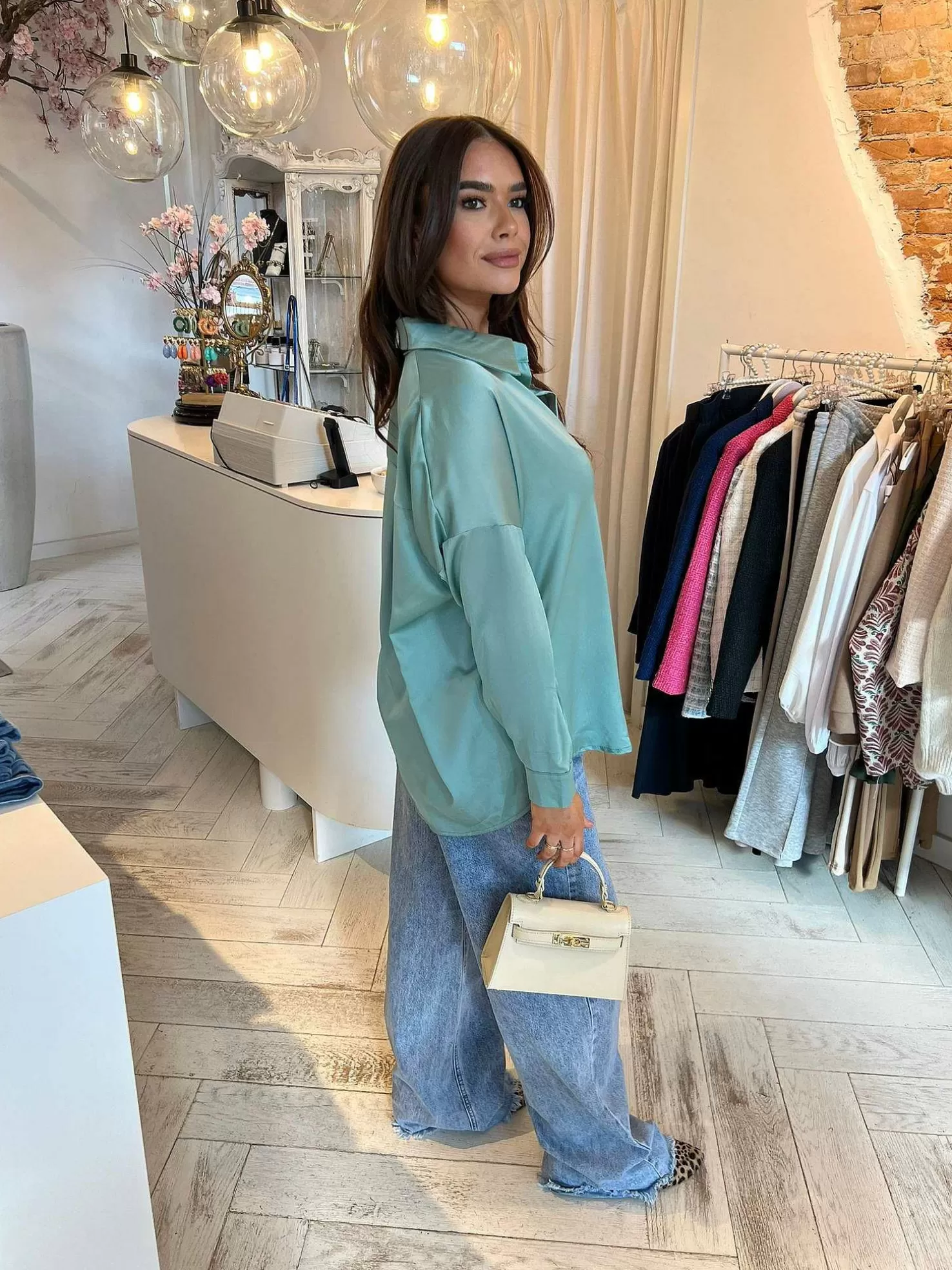 LOF Boutique Tops & Blousjes>Silky V Neck Blouse Mint