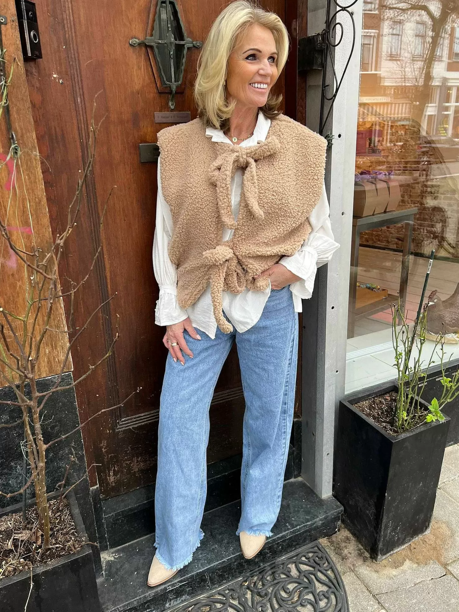 LOF Boutique Gilets>Teddy Bow Gilet Camel