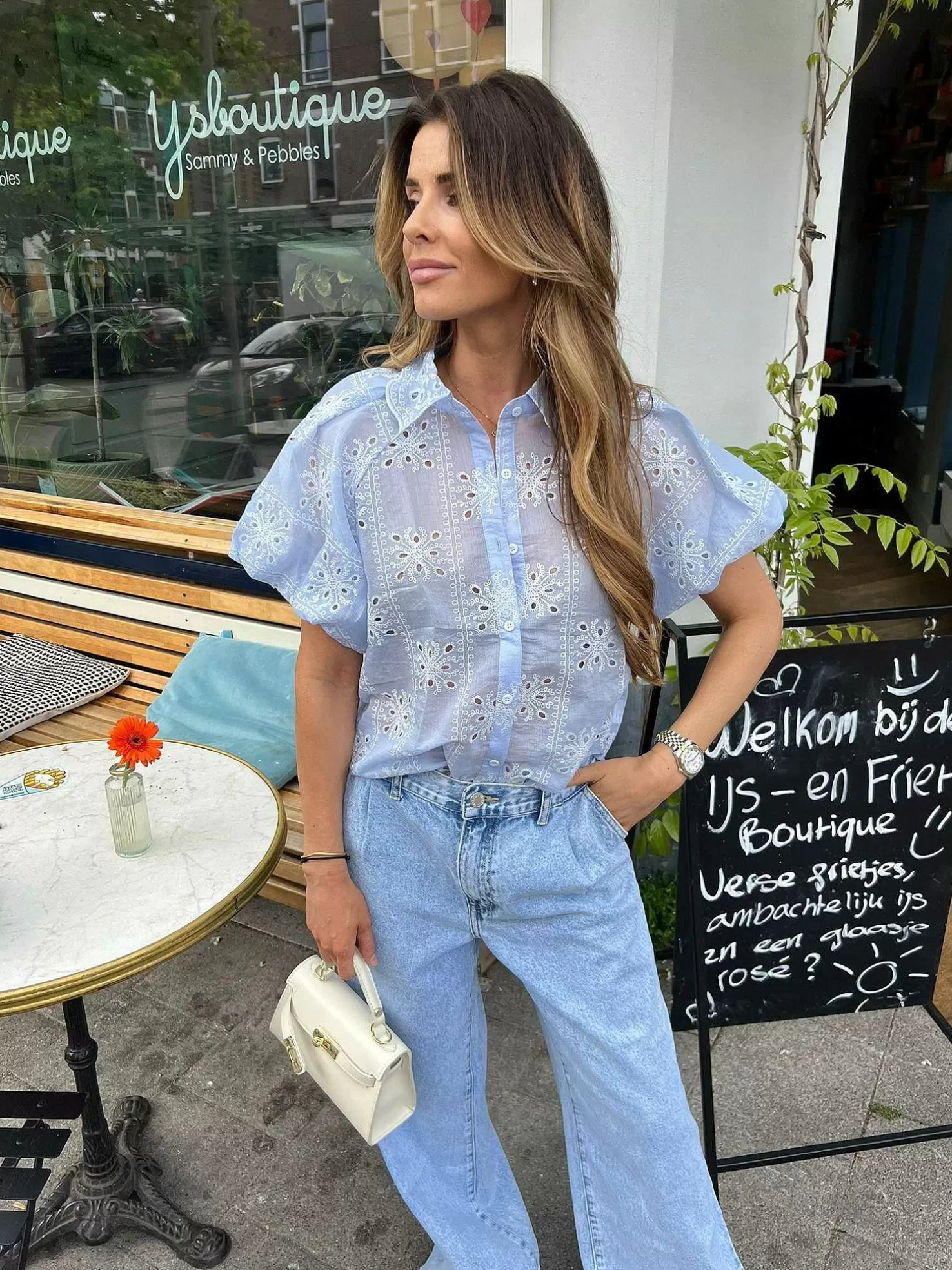 LOF Boutique Tops & Blousjes>Veerle Short Sleeve Broderie Blouse Blue