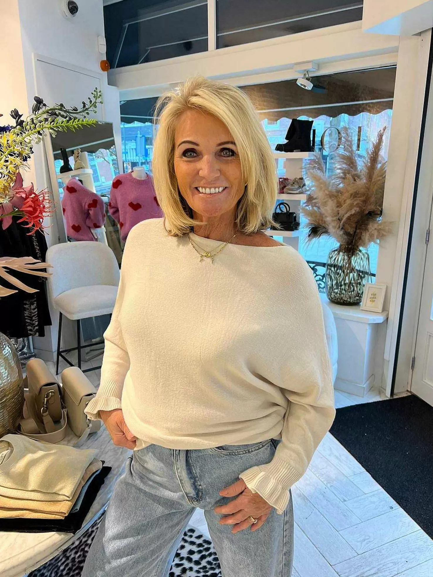 LOF Boutique Truien>Vlinder Ruffle Sleeve Beige