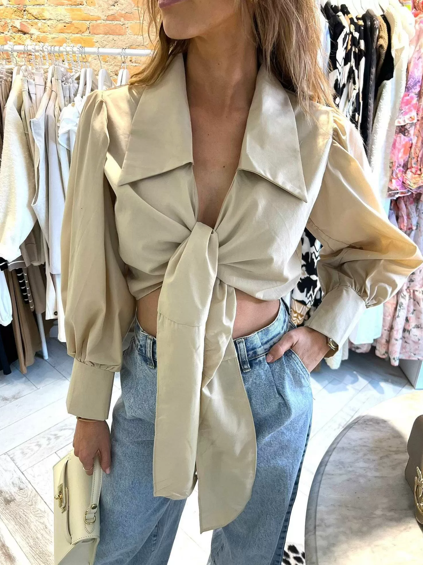 LOF Boutique Tops & Blousjes>Yara Cropped Blouse Beige